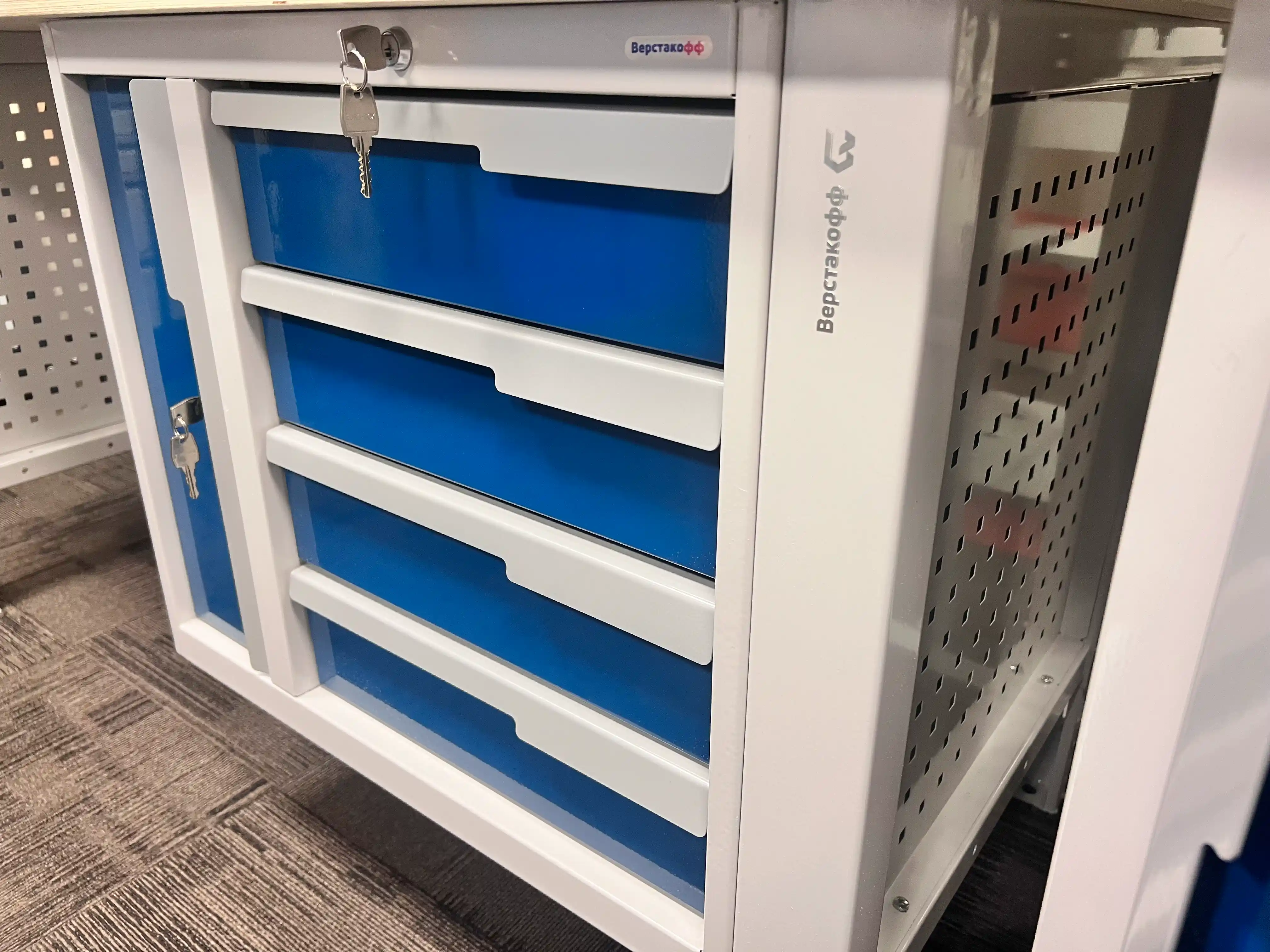 CTR 1602.L14.5-1 Верстак слесарный 1670x1593x743 мм