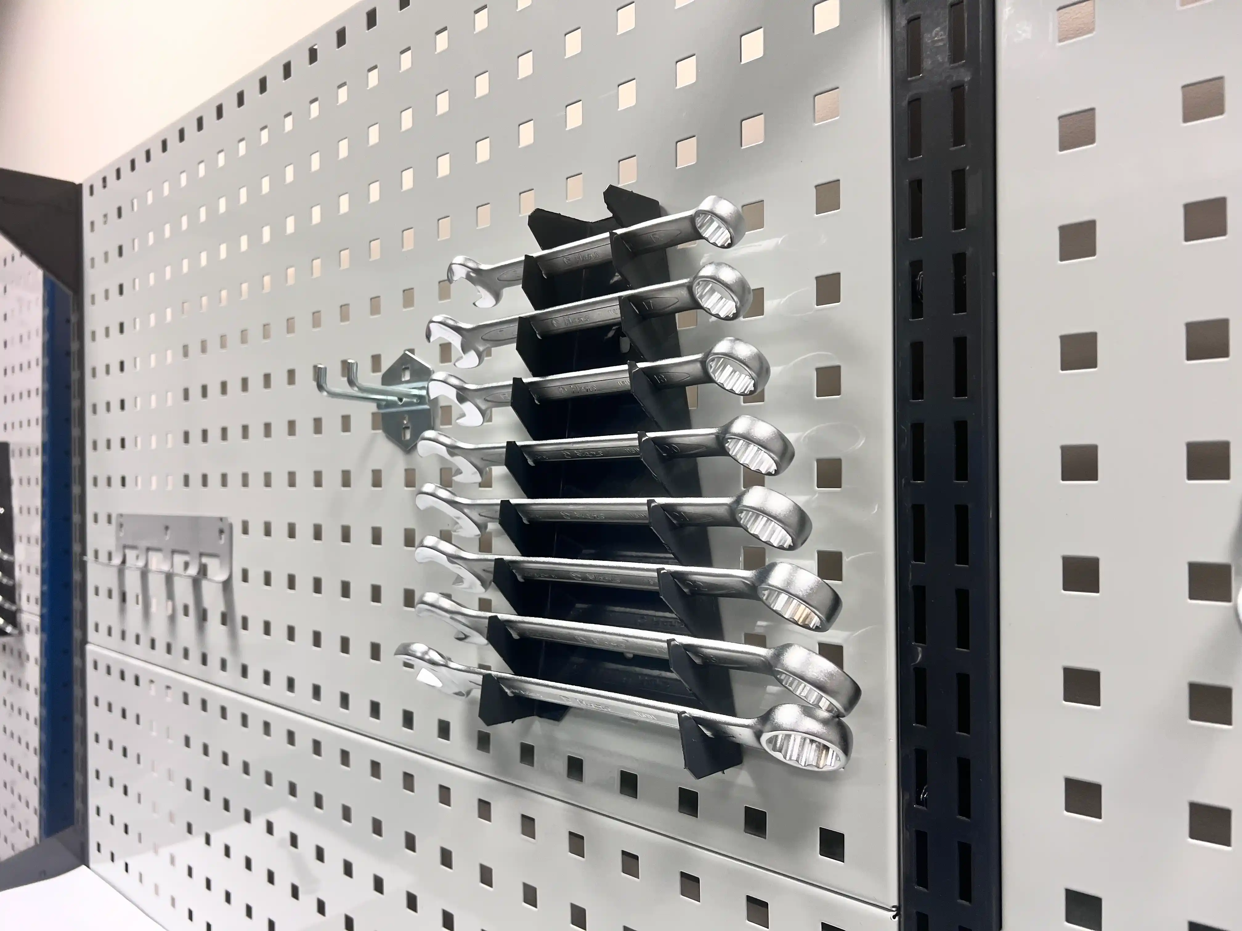 CTR 1602.L14.5-1 Верстак слесарный 1670x1593x743 мм