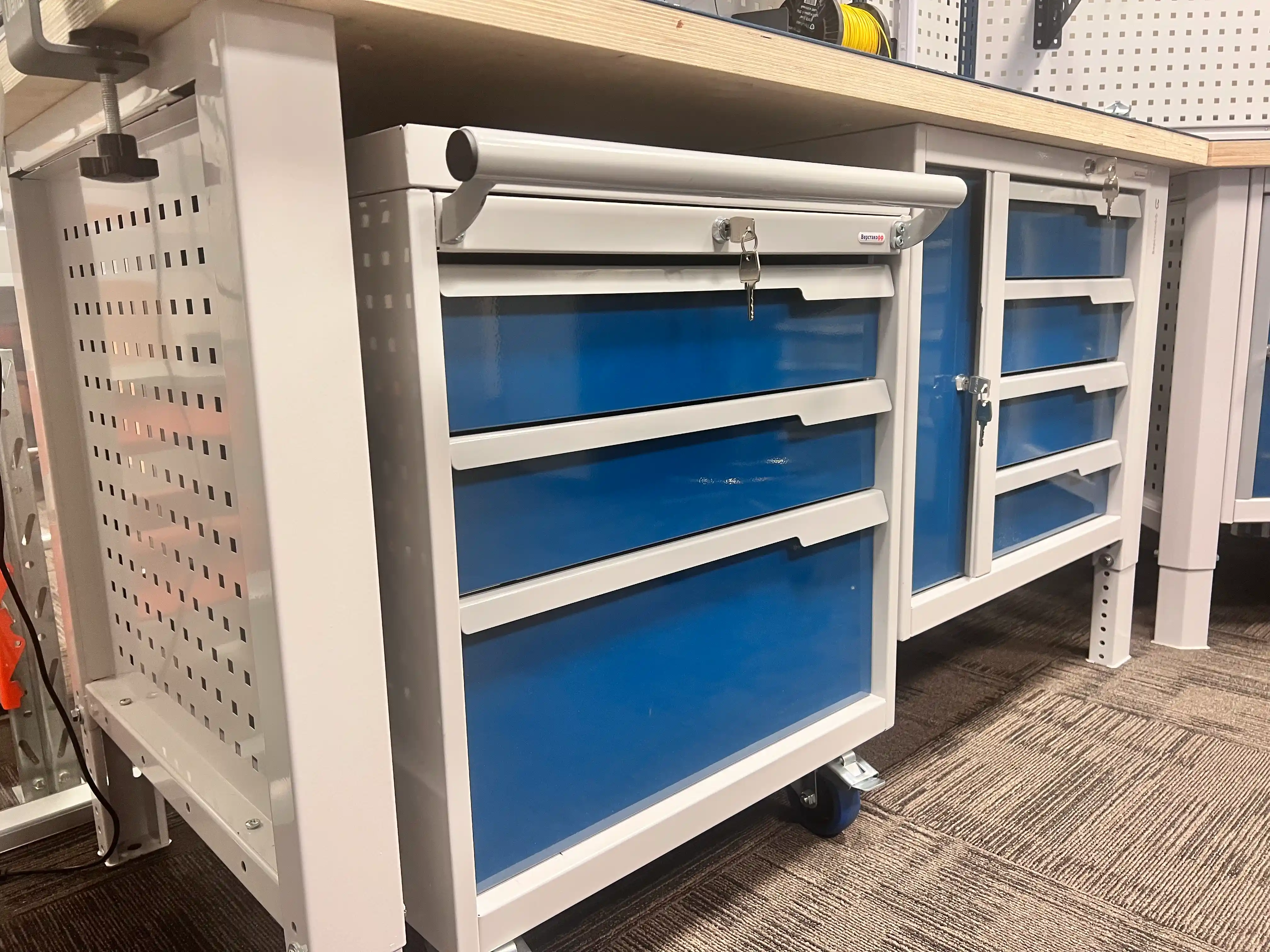 CTR 1602.L14.5-1 Верстак слесарный 1670x1593x743 мм